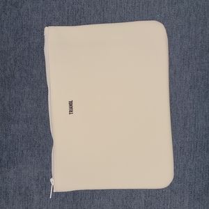 White Triangl travel bag